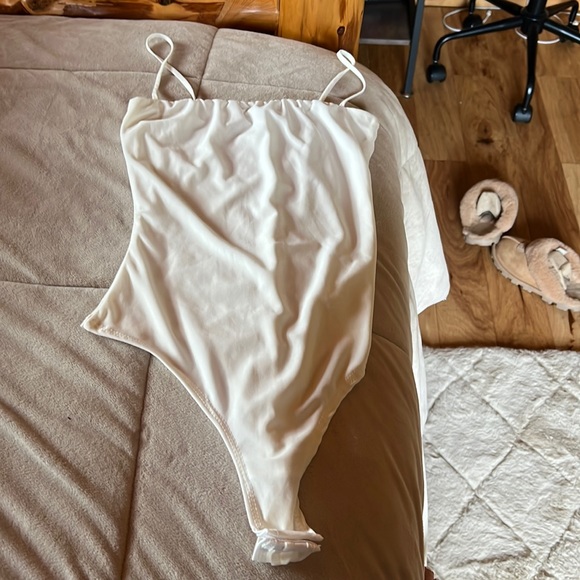 One piece - Picture 1 of 4